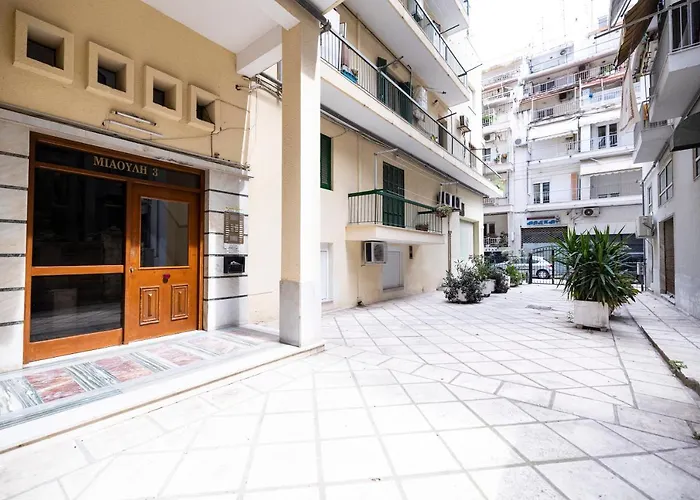 Delmare Mqueen Apartment